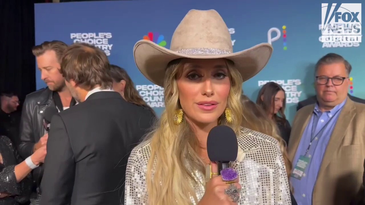 Lainey Wilson says being at the 'People's Choice Country Awards' is 'humbling'