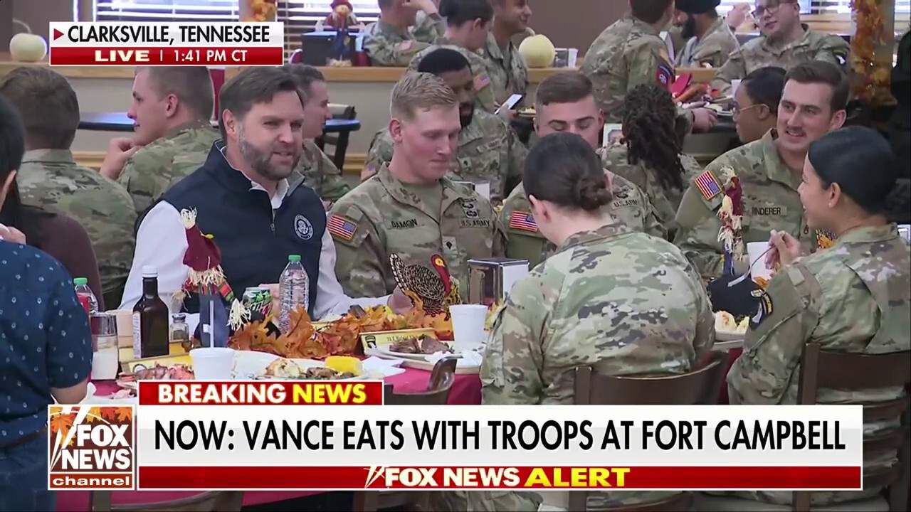 JD Vance shares Thanksgiving meal with troops at Fort Campbell