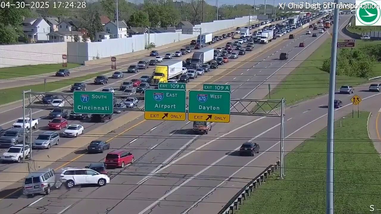 Video captures moment driver causes multi-car crash after missing exit