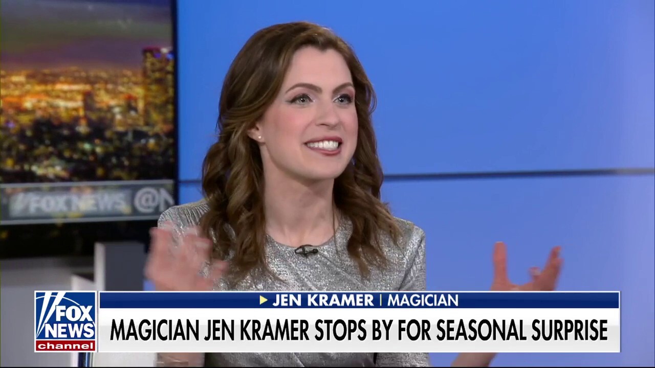 Magician Jen Kramer previews her upcoming acts and tests some new material with Trace Gallagher on ‘Fox News @ Night.’
