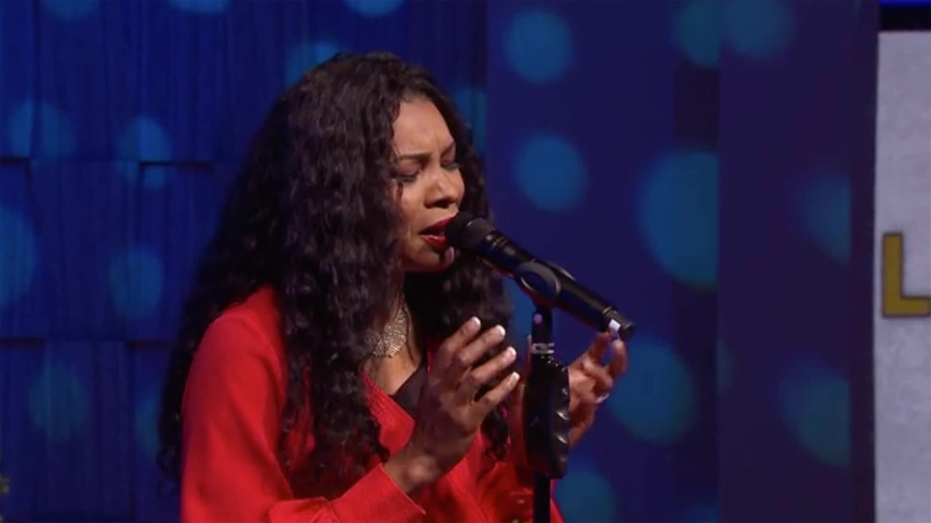 Nicole C. Mullen sings her song “Lamb of God” | CBN