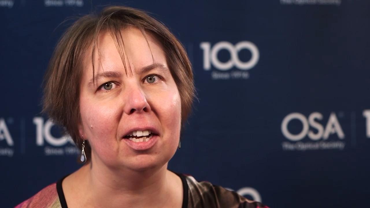 Apelsinni mushukka solib qoyish erotikdir.