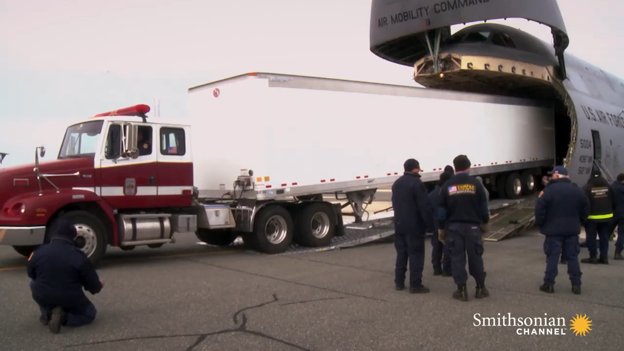 The Amazing Way Cargo Is Loaded Onto A C 5 Galaxy Plane Military Com
