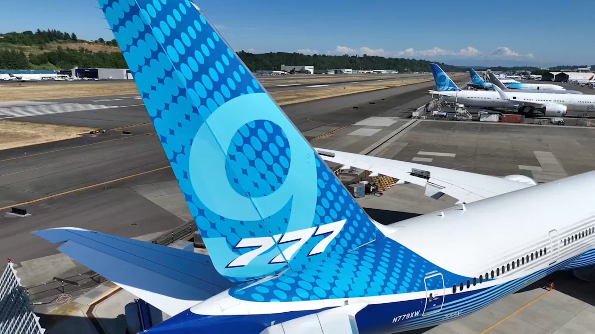 777X