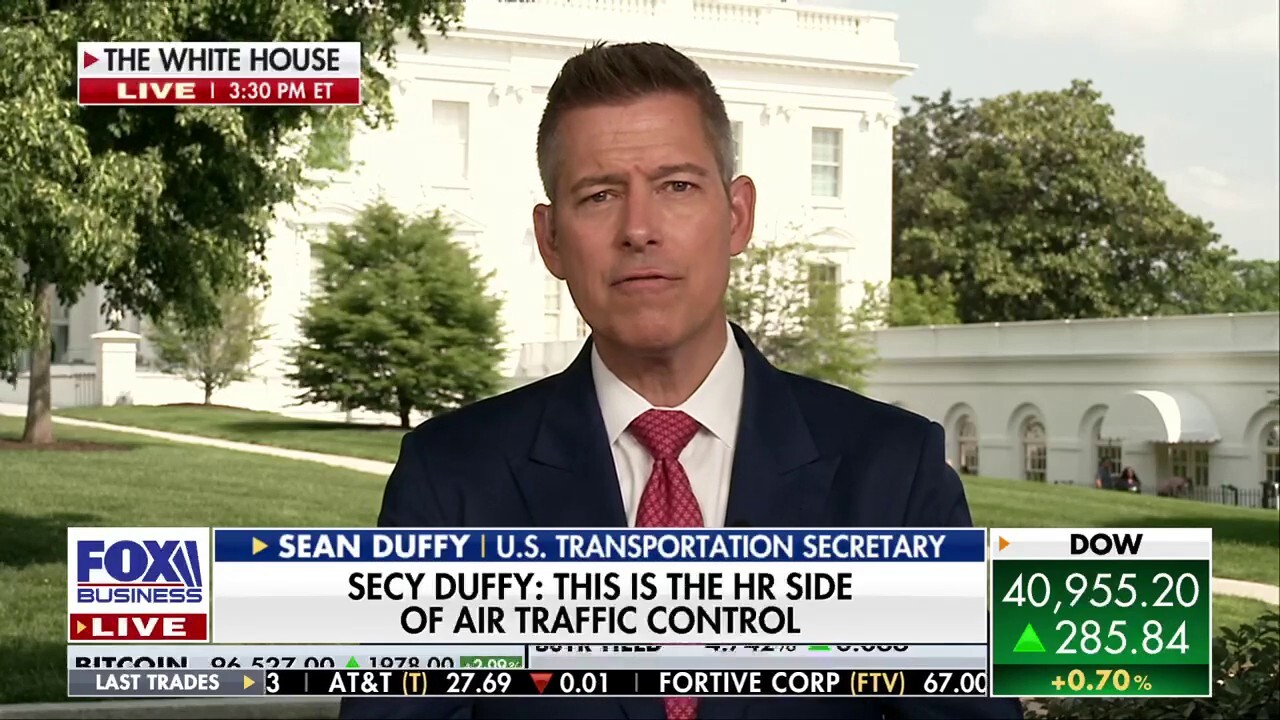 Transportation Secretary Sean Duffy discusses supporting airspace navigation and the investigation into the DC plane crash on 'The Claman Countdown.'