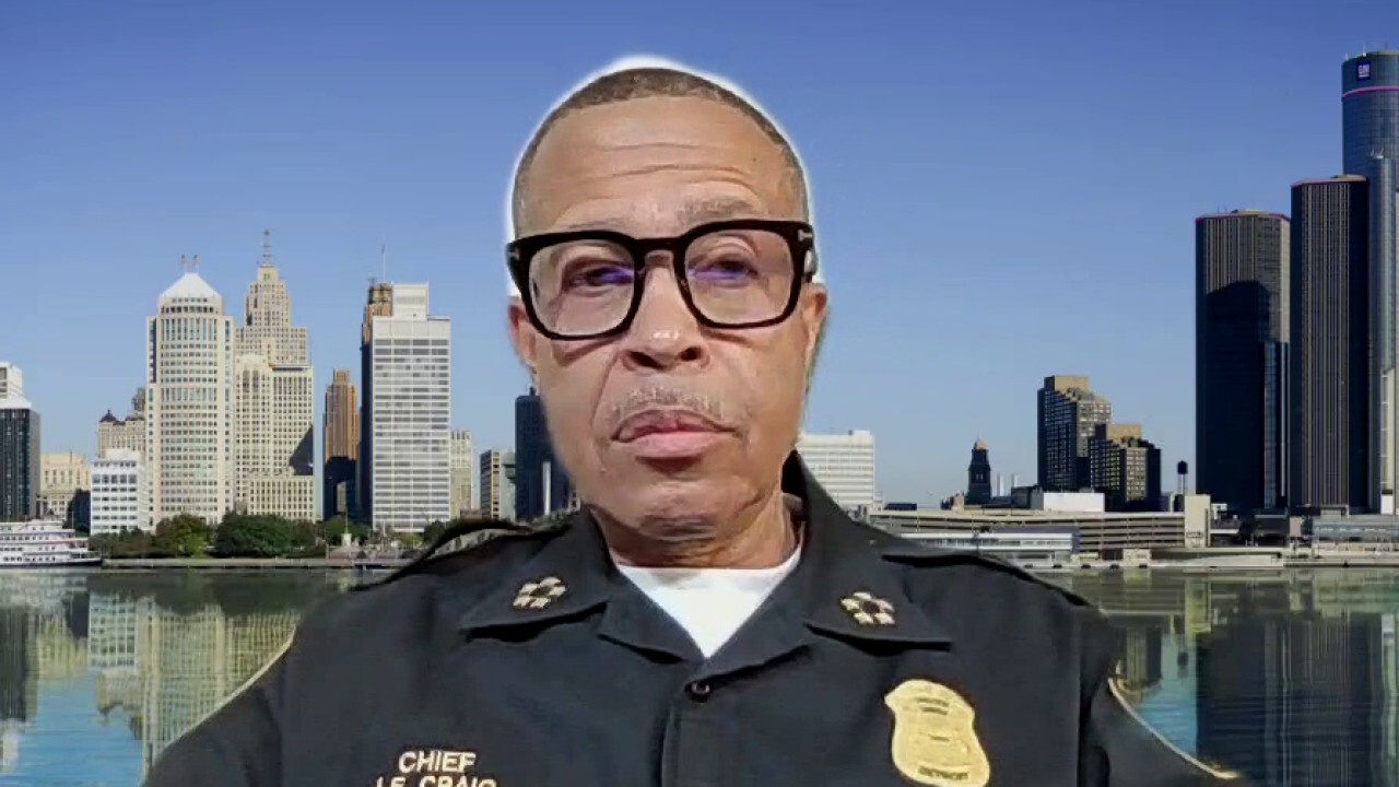 Detroit police chief calls for censure of Waters over comments