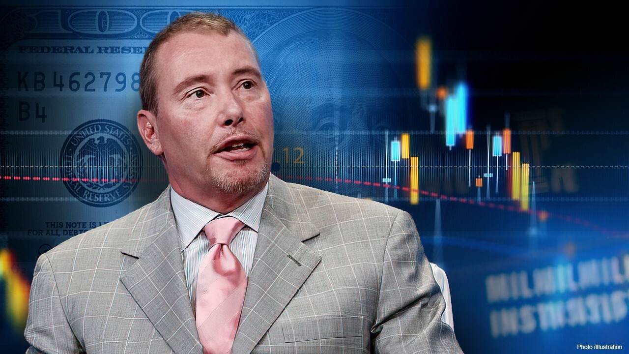 DoubleLine Capital CEO Jeffrey Gundlach provides his 2024 market outlook and weighs in on the Fed's inflation fight on 'Making Money.' 