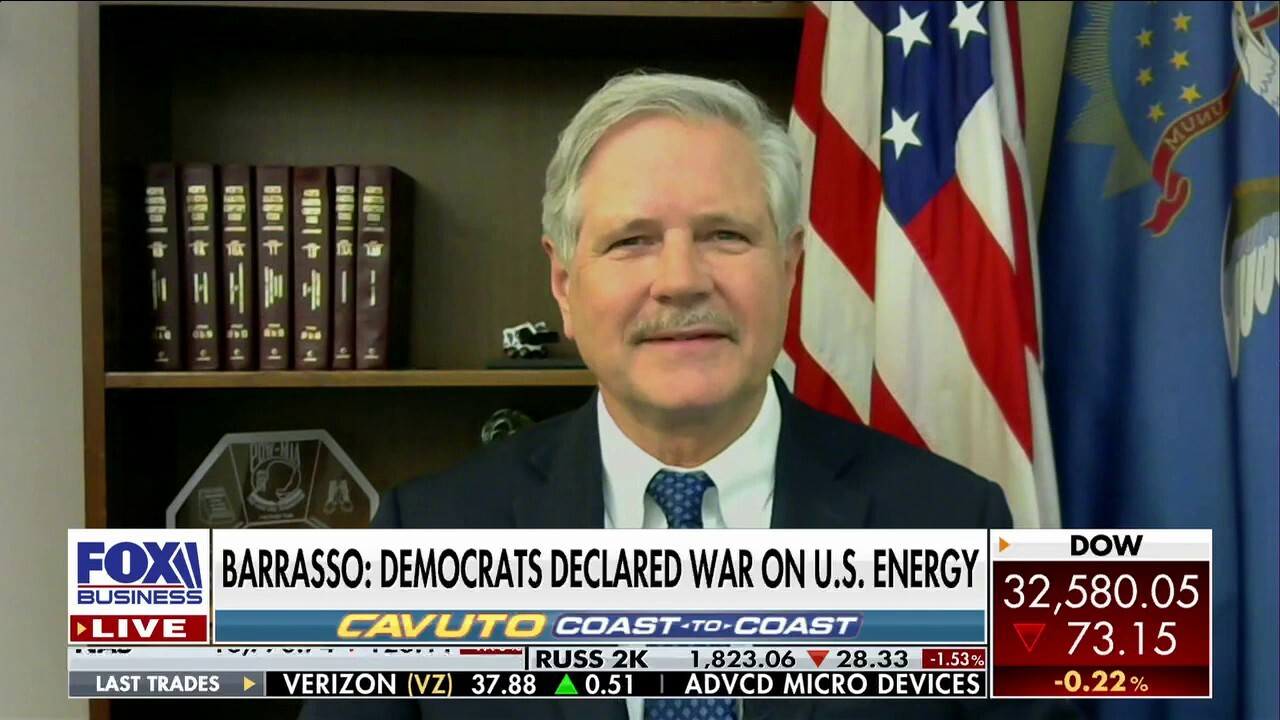 Biden admin continues to ‘put handcuffs’ on American energy producers: Sen. John Hoeven 