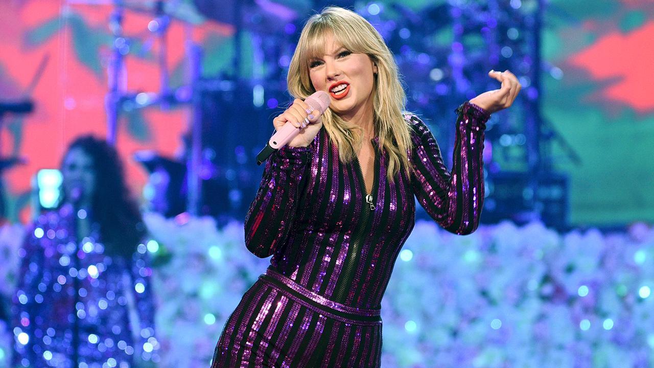 Taylor Swift fans upset over Grammy snub 