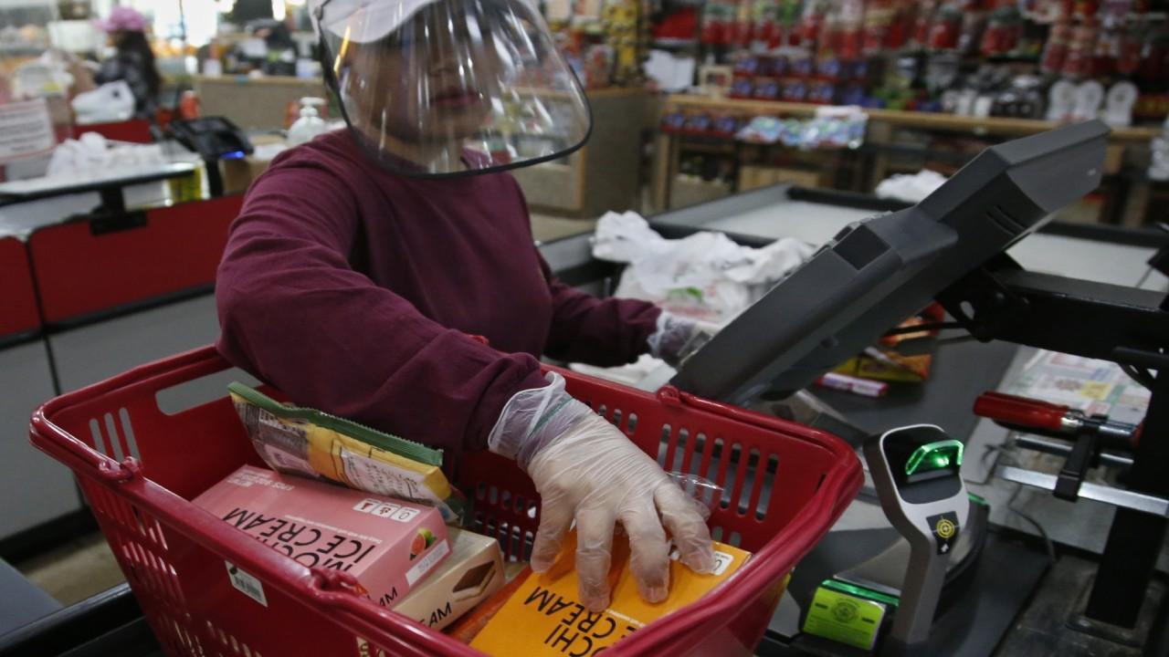 Grocery shopping safety tips amid coronavirus 