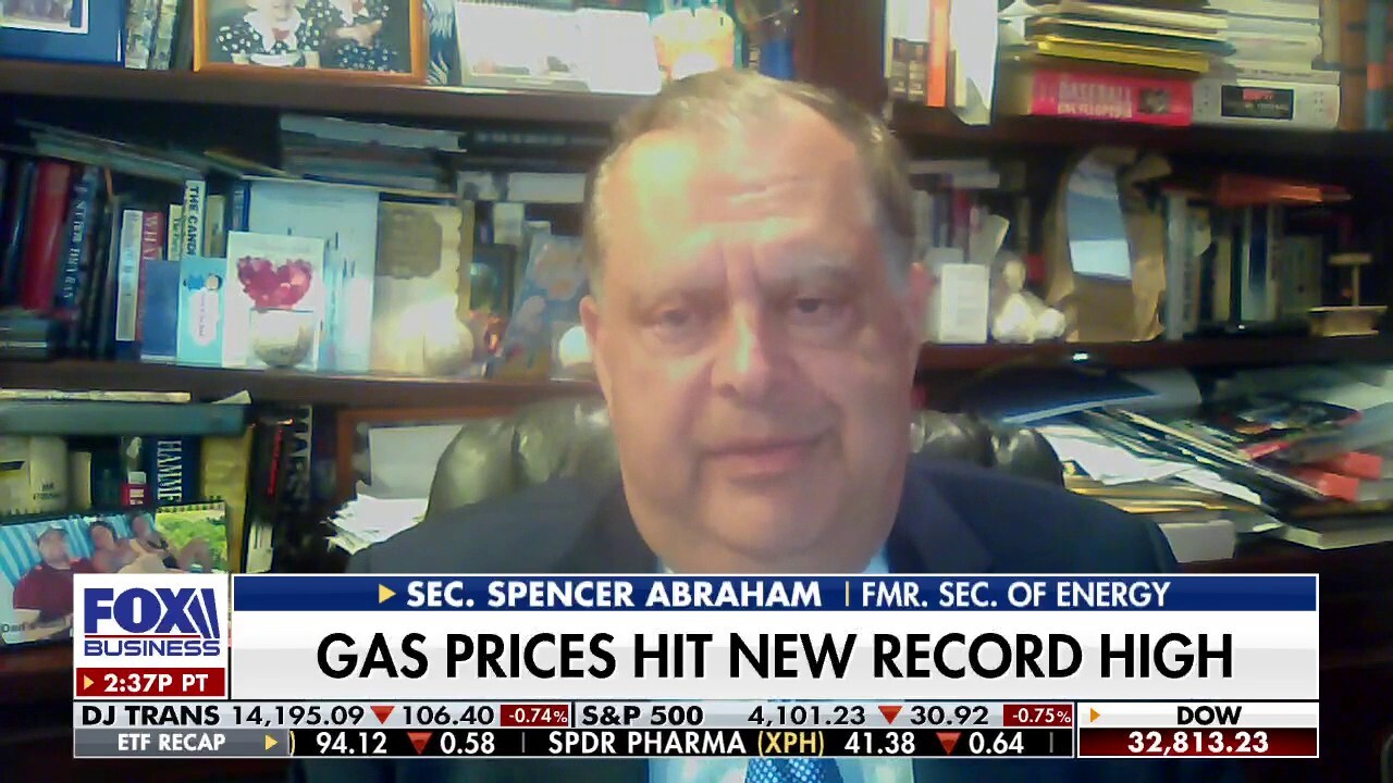White House could bring down gas prices, 'they just aren't doing it,' former energy secretary says