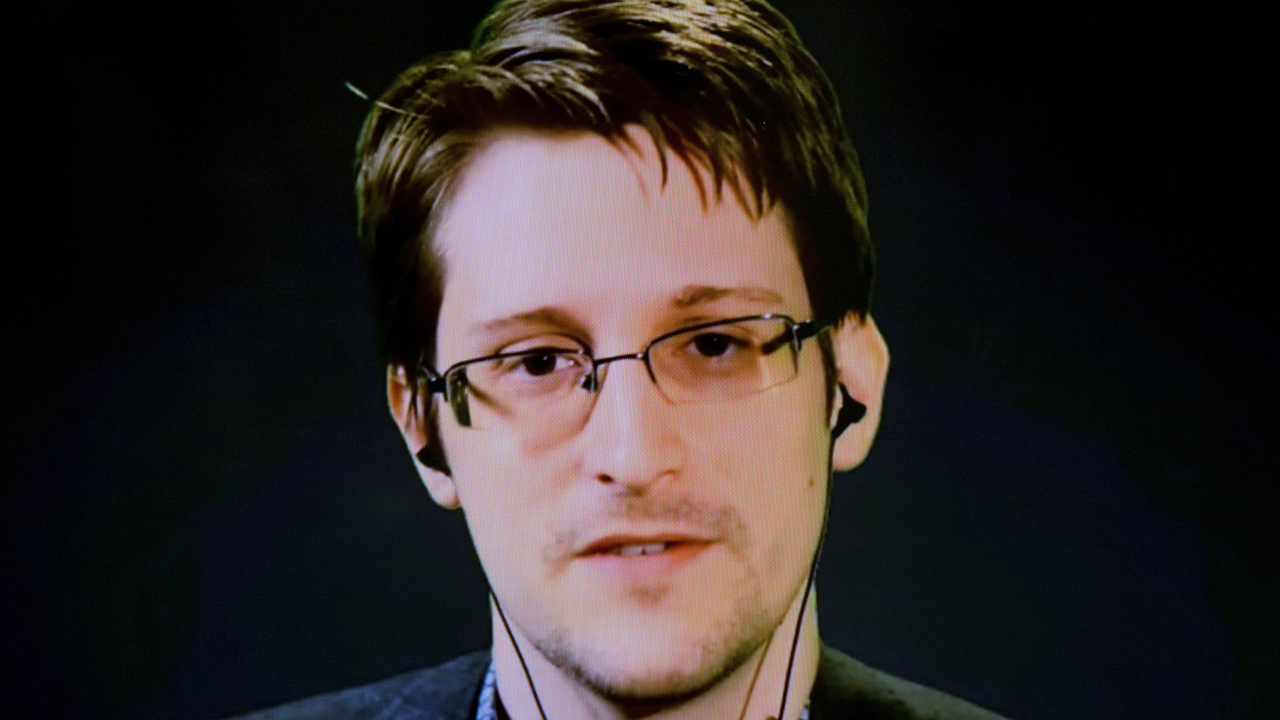 A sneak peak of Oliver Stone's Snowden movie