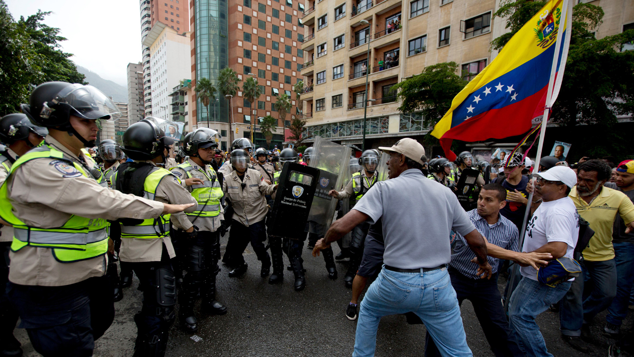 Fmr. Fed Chair Greenspan: Venezuela is about to collapse