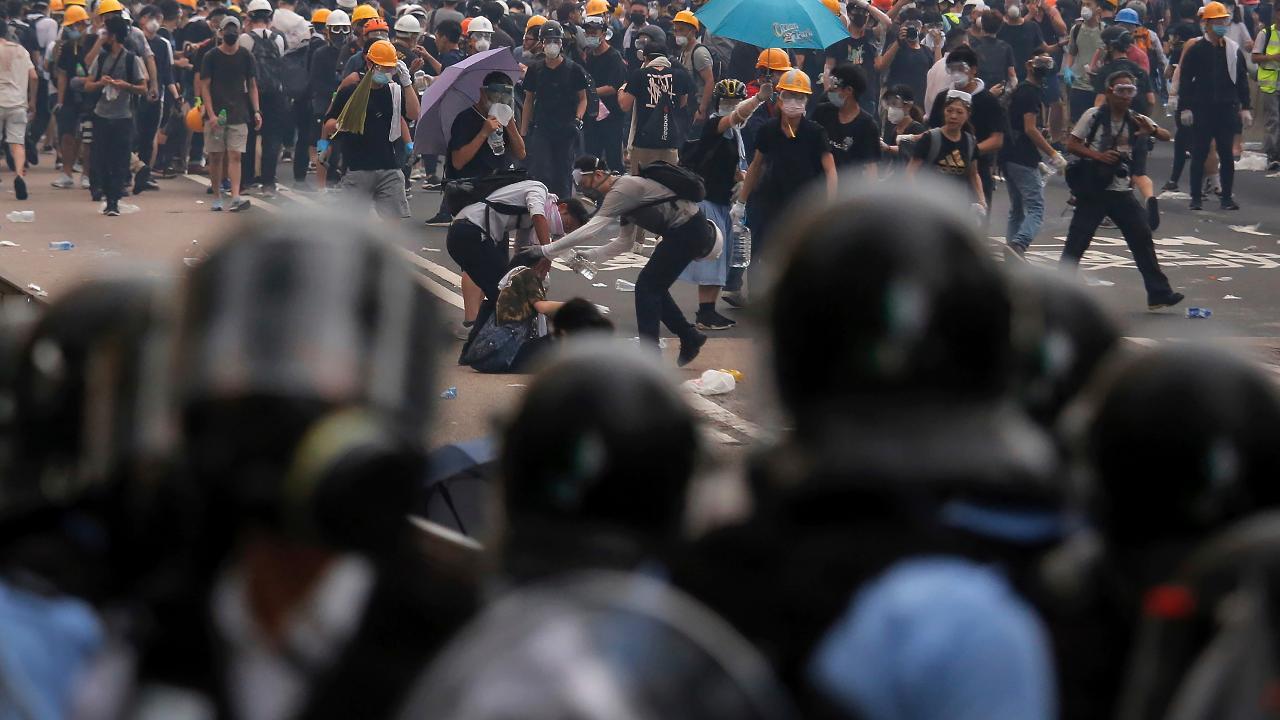 Hong Kong protests complicate efforts to achieve a US-China trade deal