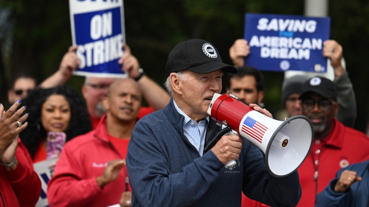 Bill Hemmer weighs in on UAW strike: These picketers are going to listen to Trump 