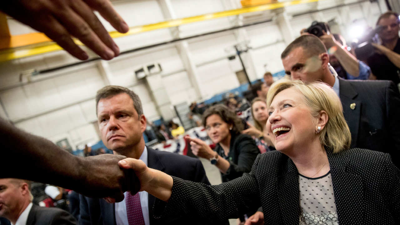 Pay-to-play politics shadows over Clinton campaign