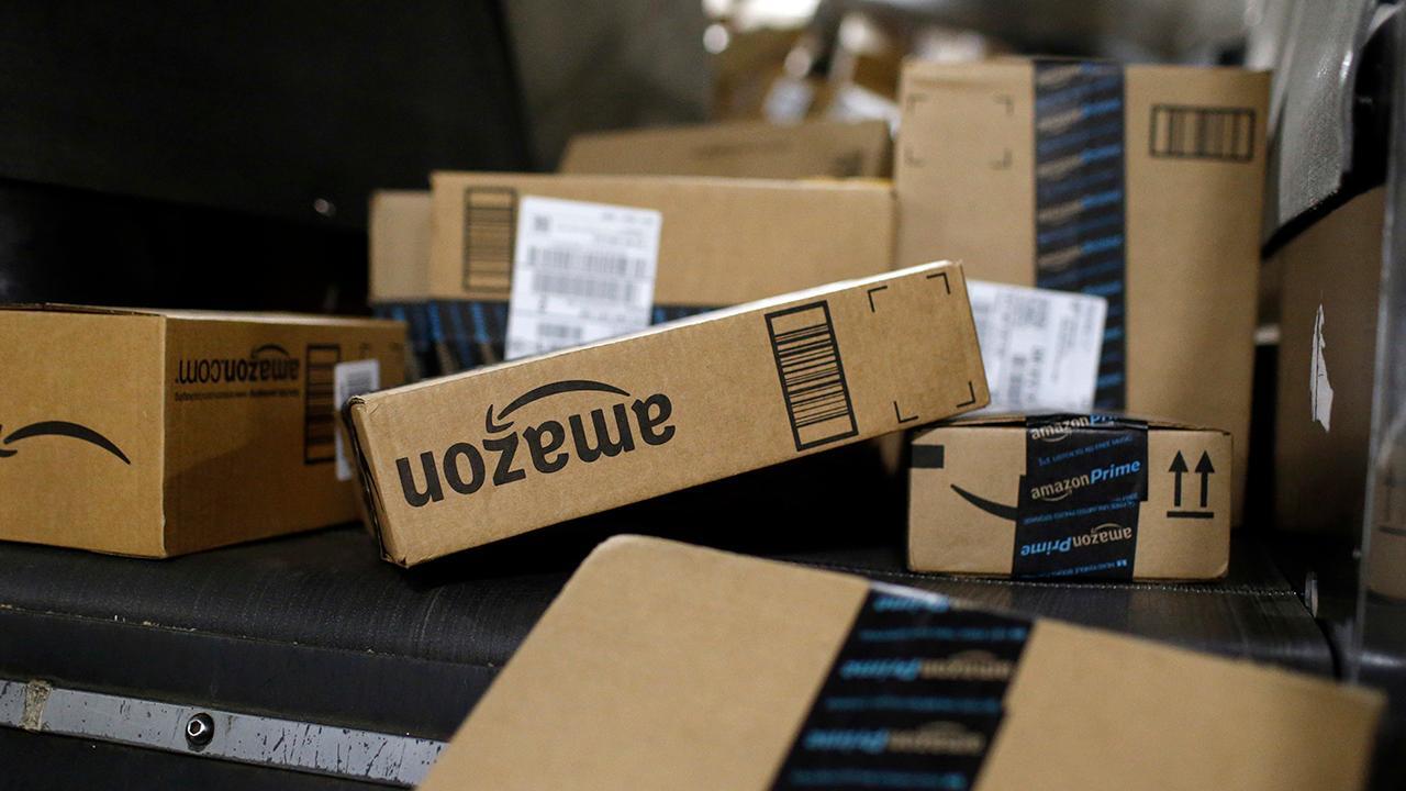 Amazon narrows headquarters search, offering holiday perks