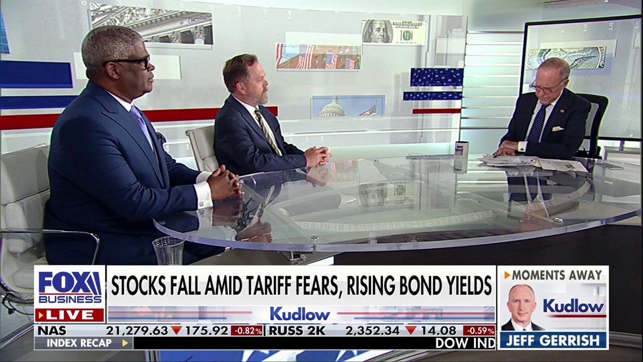Panelists Charles Payne and John Carney discuss the court ruling that blocked President Donald Trump’s tariffs, Federal Reserve governor Lisa Cook and more on ‘Kudlow.’