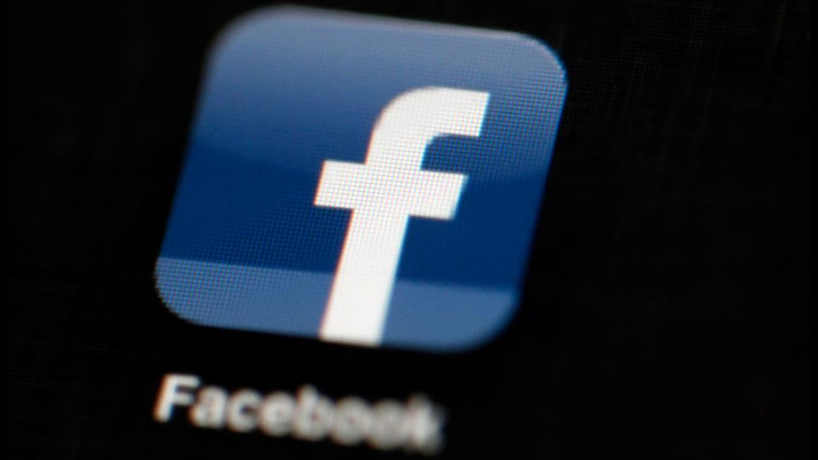 Facebook launches US dating service