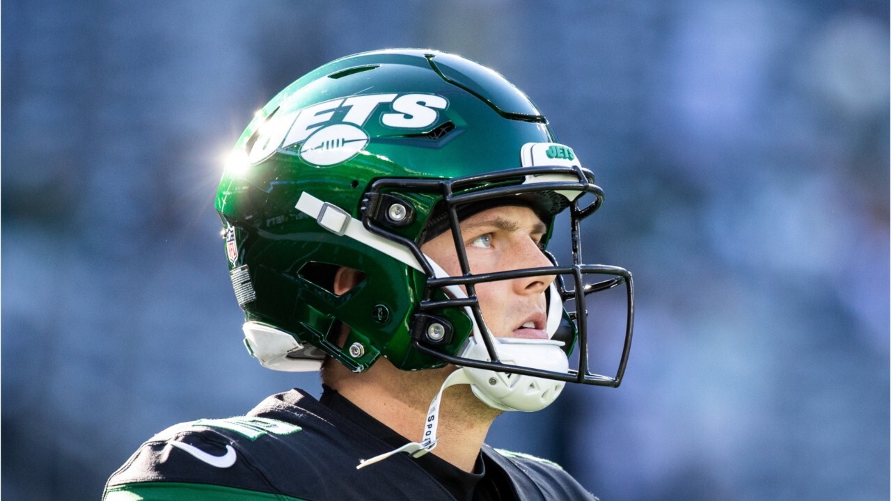 Jets Quarterback Zach Wilson gifts waitress's son Jets tickets on Christmas Day