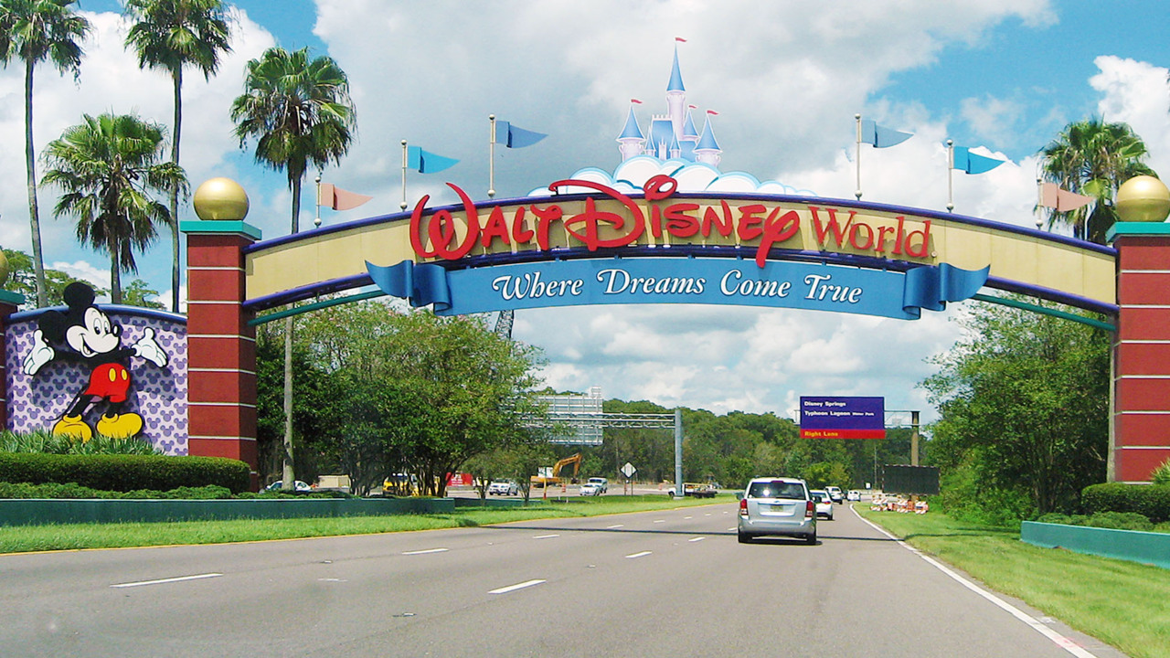 Kaltbaum Capital Management's Gary Kaltbaum and Geltrude and Company founder Dan Geltrude discuss Disney World raising ticket prices and consumer spending habits amid inflation.