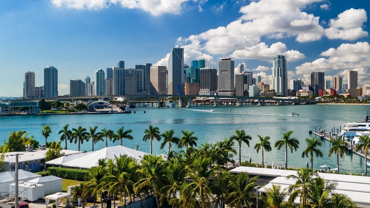 Miami mayor disagrees with DeSantis, wants local communities to set mask guidelines 