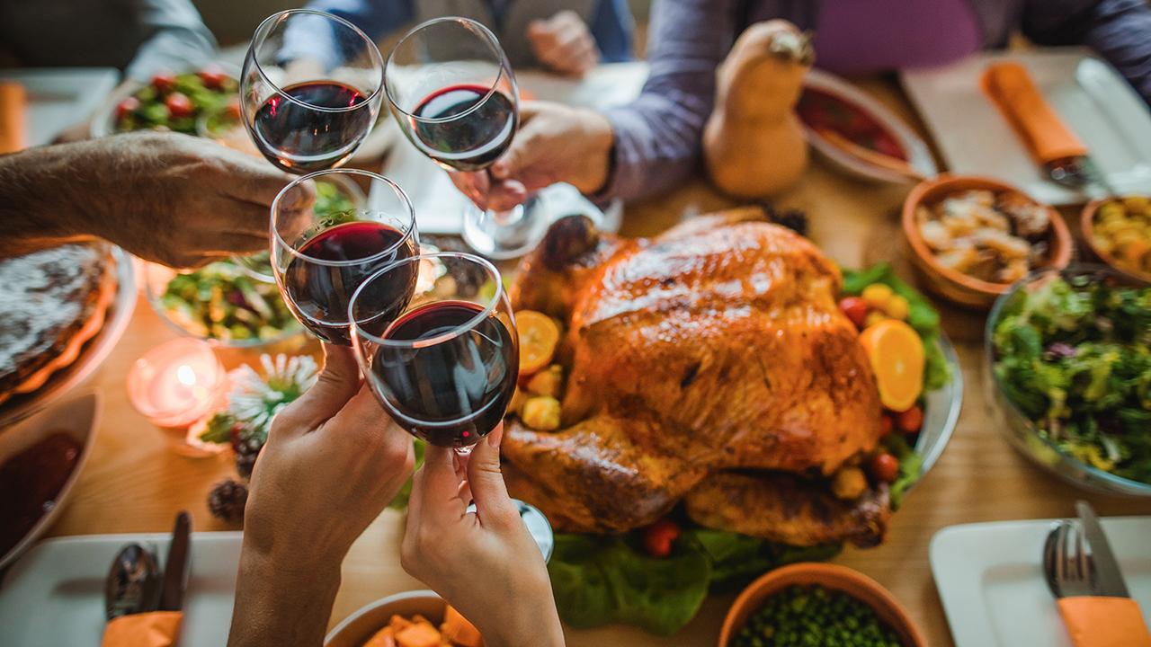Why are more restaurants and retailers staying open on Thanksgiving? 