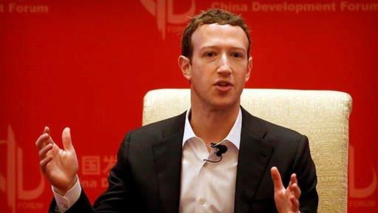Zuckerberg meets with conservatives 