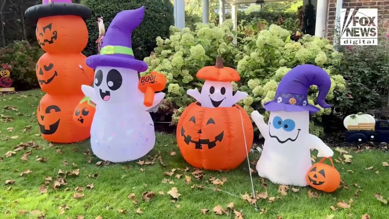 Regional bank fears rattle markets; Shoppers change the way they spend because of higher prices; Homeland Security: Scam text messages are run by criminal organizations in China; Business is booming for seasonal porch decorators.