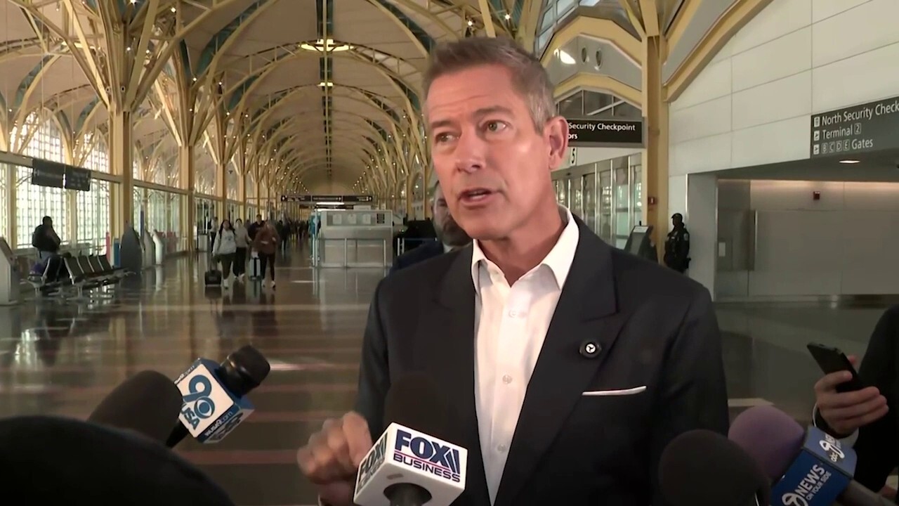 Transportation Secretary Sean Duffy explains why international flights won’t be impacted by shutdown chaos. (Credit: FBN)