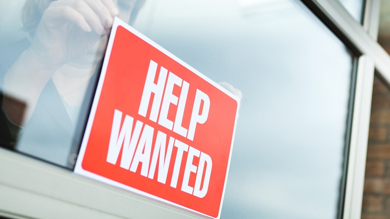 Americans are relying on job side hustles to make ends meet as the job market is "ostensibly good," according to Bankrate.com senior analyst Ted Rossman.