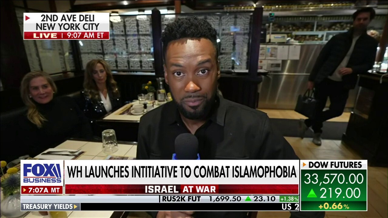 President Biden is ‘playing politics’ with the Israel-Hamas war: Lawrence Jones