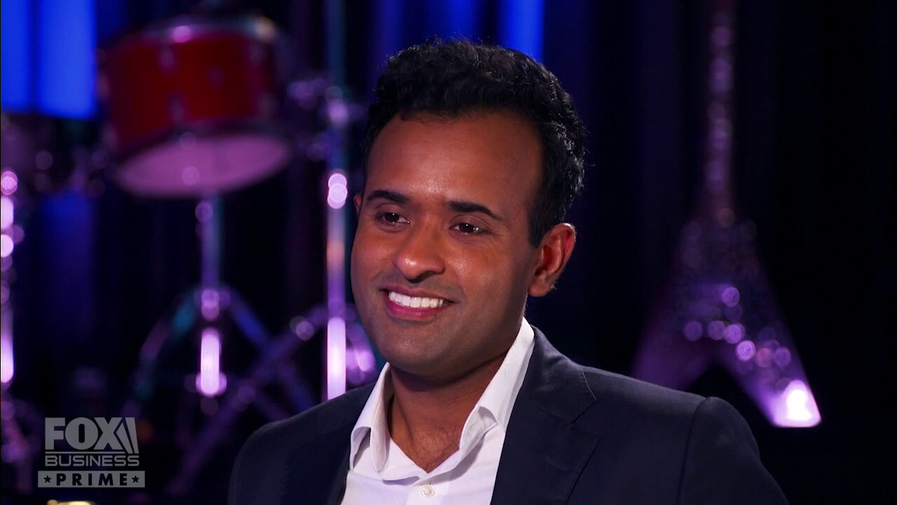  Vivek Ramaswamy opens up about his family's pursuit of happiness on 'The Pursuit! with John Rich.'