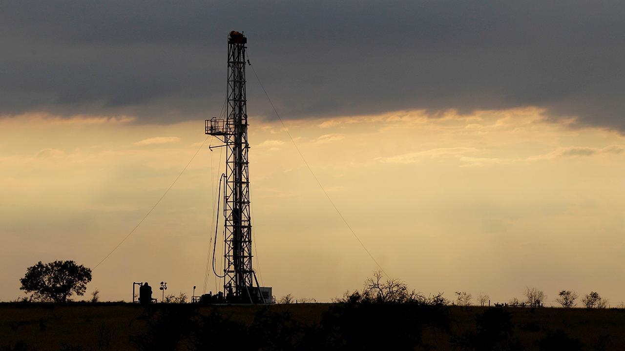 Oil prices plunge on global oversupply concerns