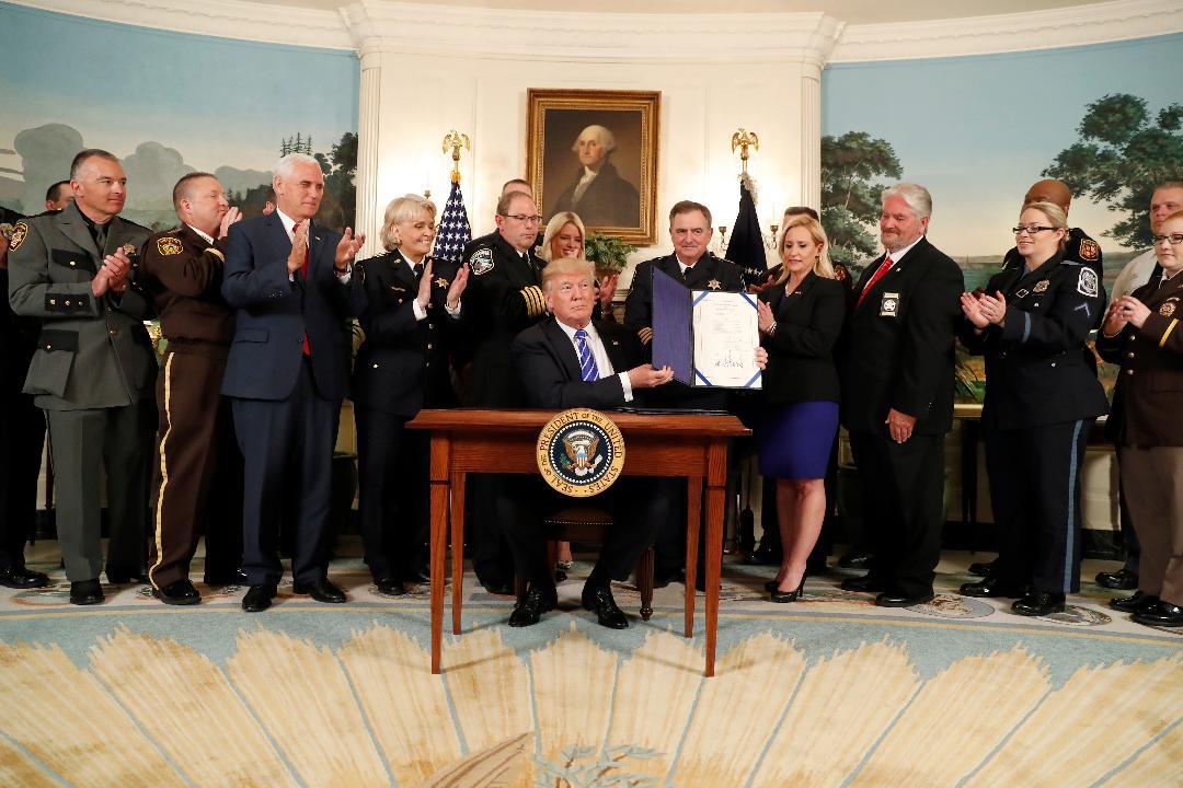 President Trump signs bill allocating more funds to hiring military vets as cops
