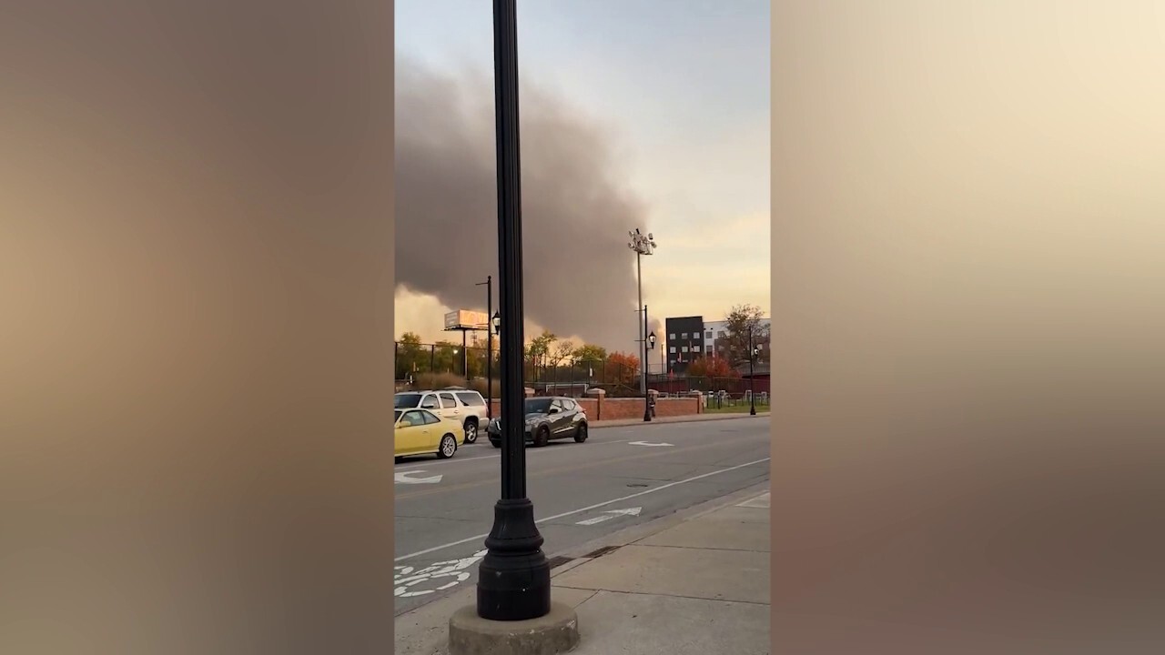 Heavy smoke was seen in Louisville, Ky., after a UPS cargo plane crashed near Louisville Muhammad Ali International Airport (SDF). (Credit: Cole Snyd via X)