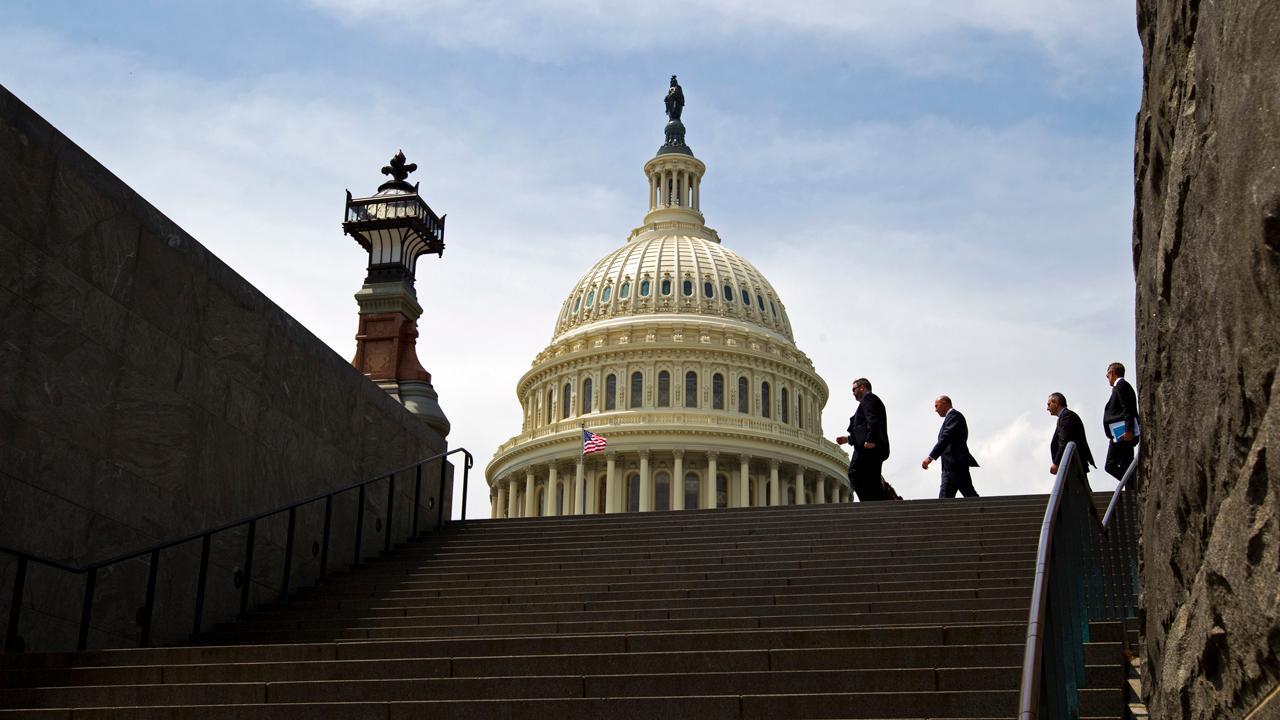Senators push bill requiring a warrant for U.S. data under spy law