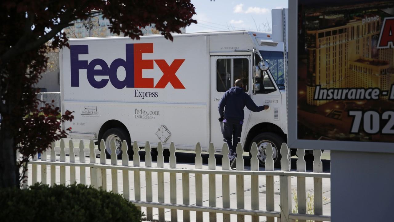 Navarro praises FedEx, CEOs' help during coronavirus