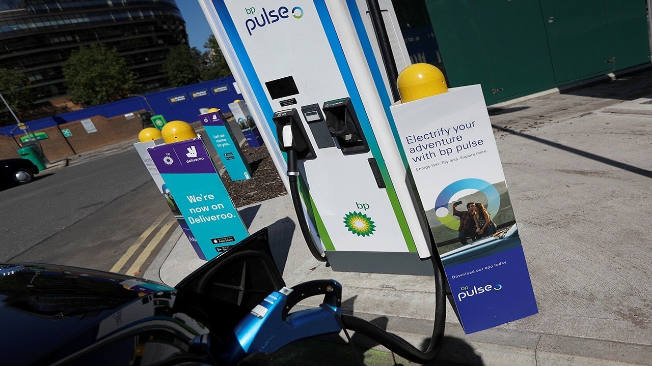 BP Pulse Fleet president Vic Shao discusses the deal to launch the nationwide charging grid on 'The Claman Countdown.'