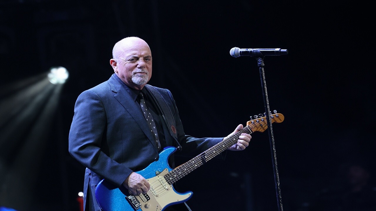 'Piano Man' Billy Joel is 'Movin Out' of New York for the 'Sunshine State'