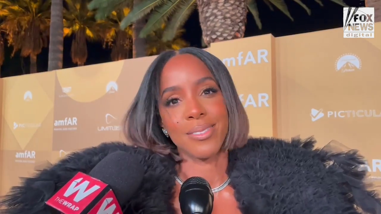 Kelly Rowland: ‘Honored’ to receive Award of Courage at amfAR Gala