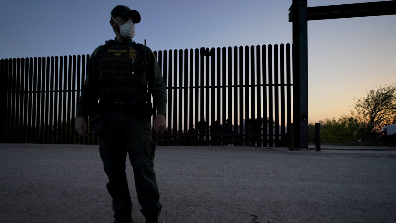 Biden's admin's dislike of Trump created border crisis: Huckabee