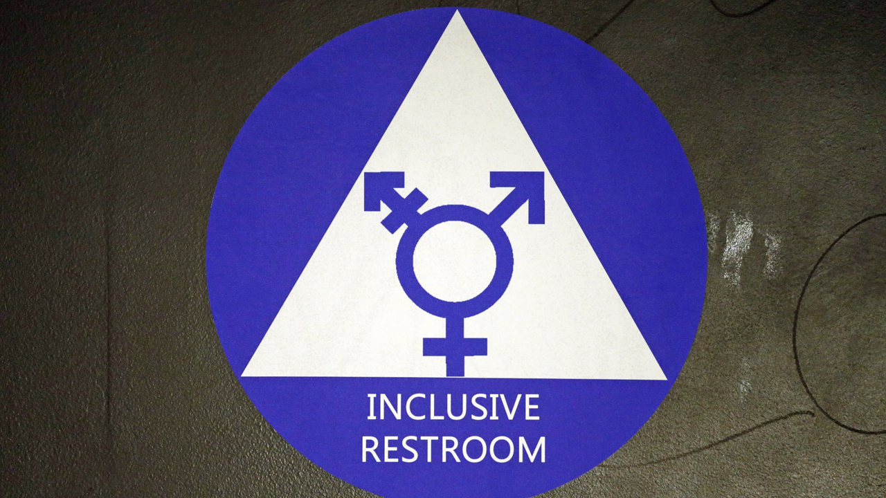 Texas court blocks Obama’s transgender school bathroom directive