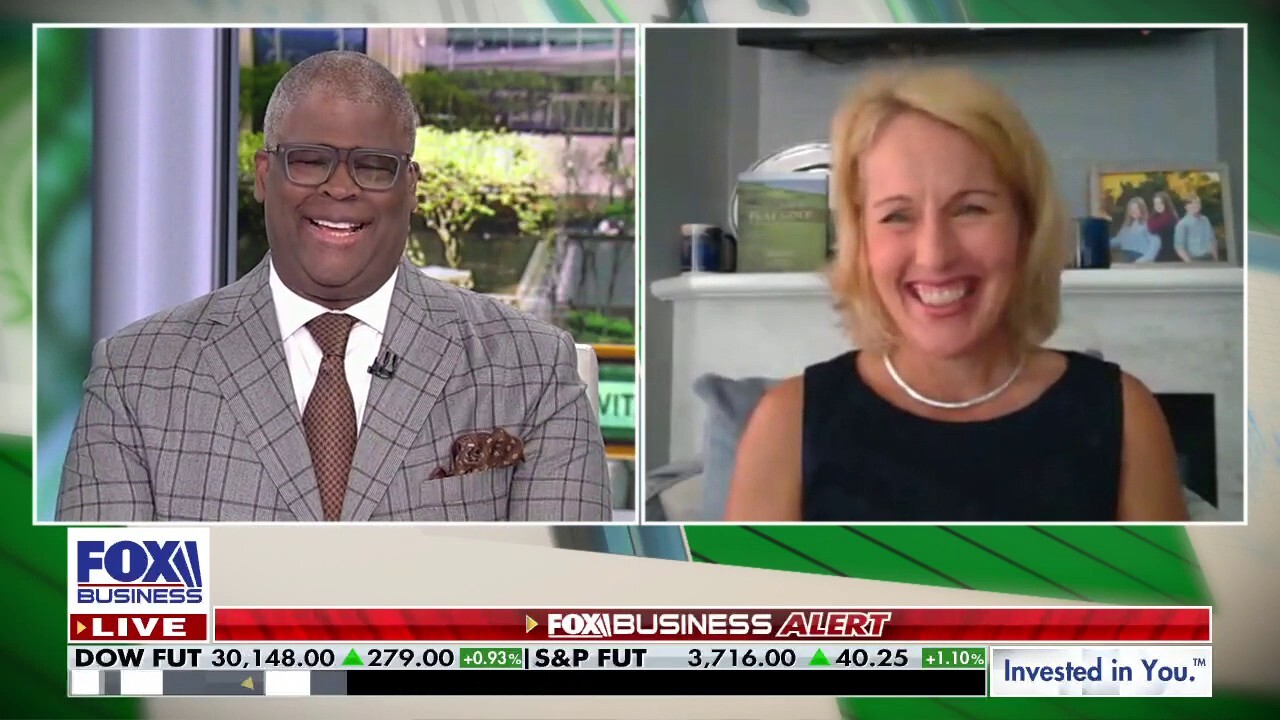  MoffettNathanson Senior Managing Director Lisa Ellis reacts to Americans spending more money on their credit cards while their savings dwindle on 'Making Money.'