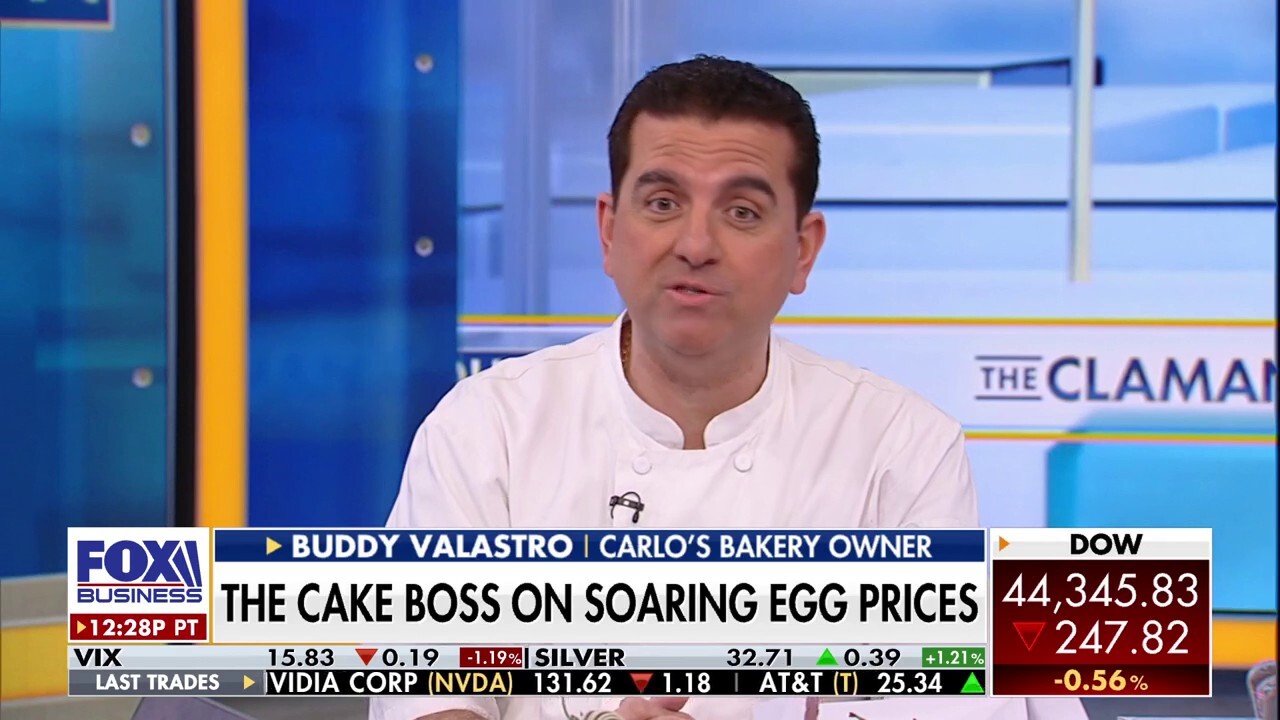 Carlo’s Bakery owner Buddy Valastro opens up about the soaring price of eggs on 'The Claman Countdown.'