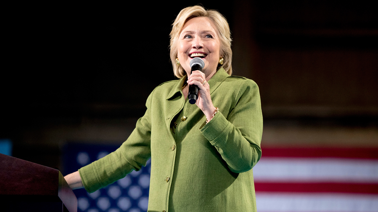 Clinton campaign dodges the press