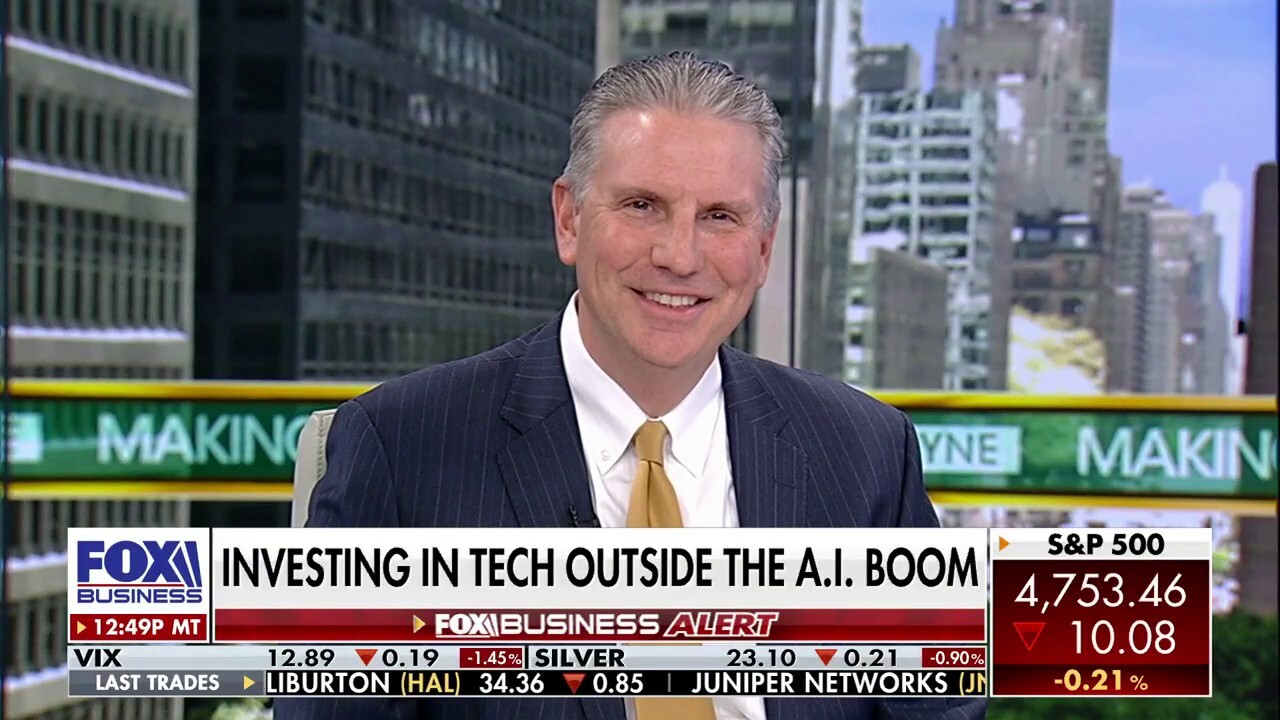 Hennion & Walsh Asset Management President and CIO Kevin Mahn discusses the tech market amid a boom in artificial intelligence stocks, his outlook on the Fed rate cuts and the markets.