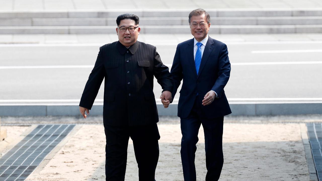 Leaders of North Korea, South Korea hold historic meeting