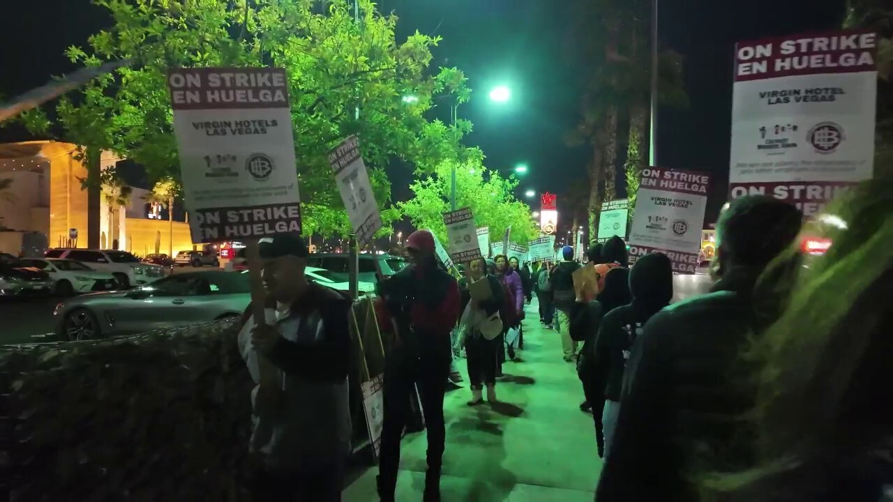 Hundreds of union workers go on strike in Las Vegas