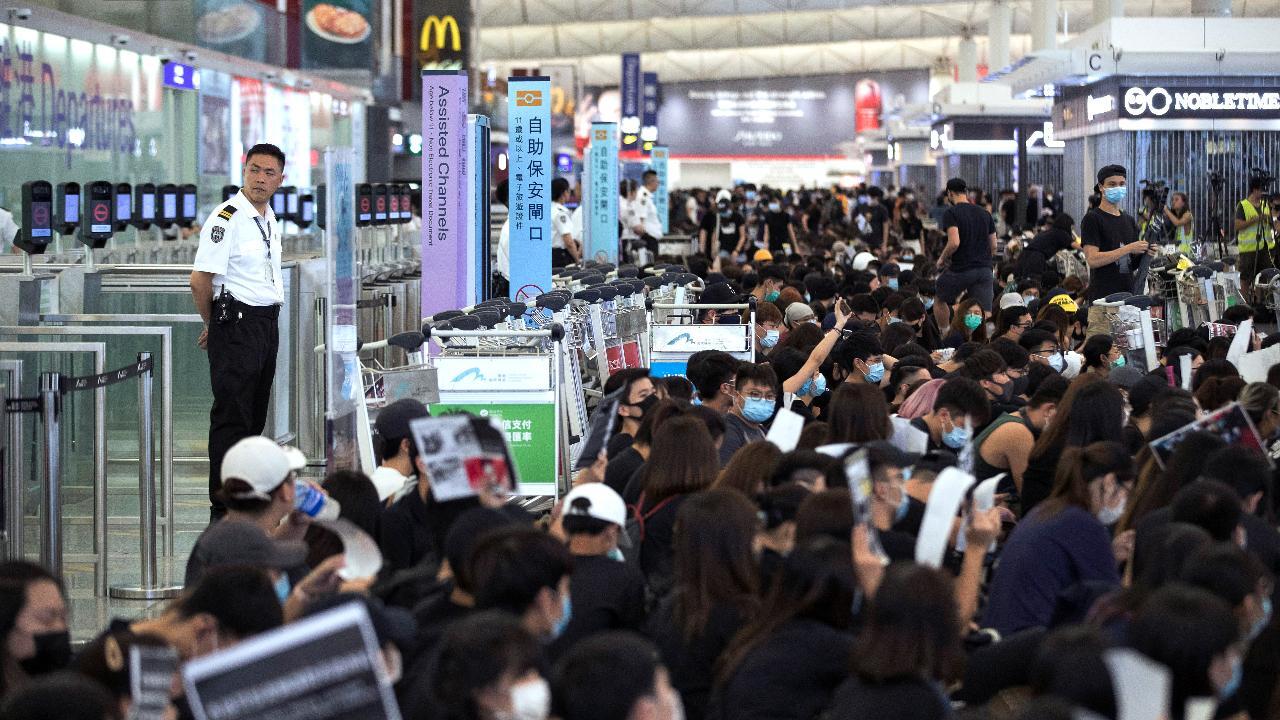 Trump suggests China's Xi Jinping meet with Hong Kong protesters to diffuse tensions